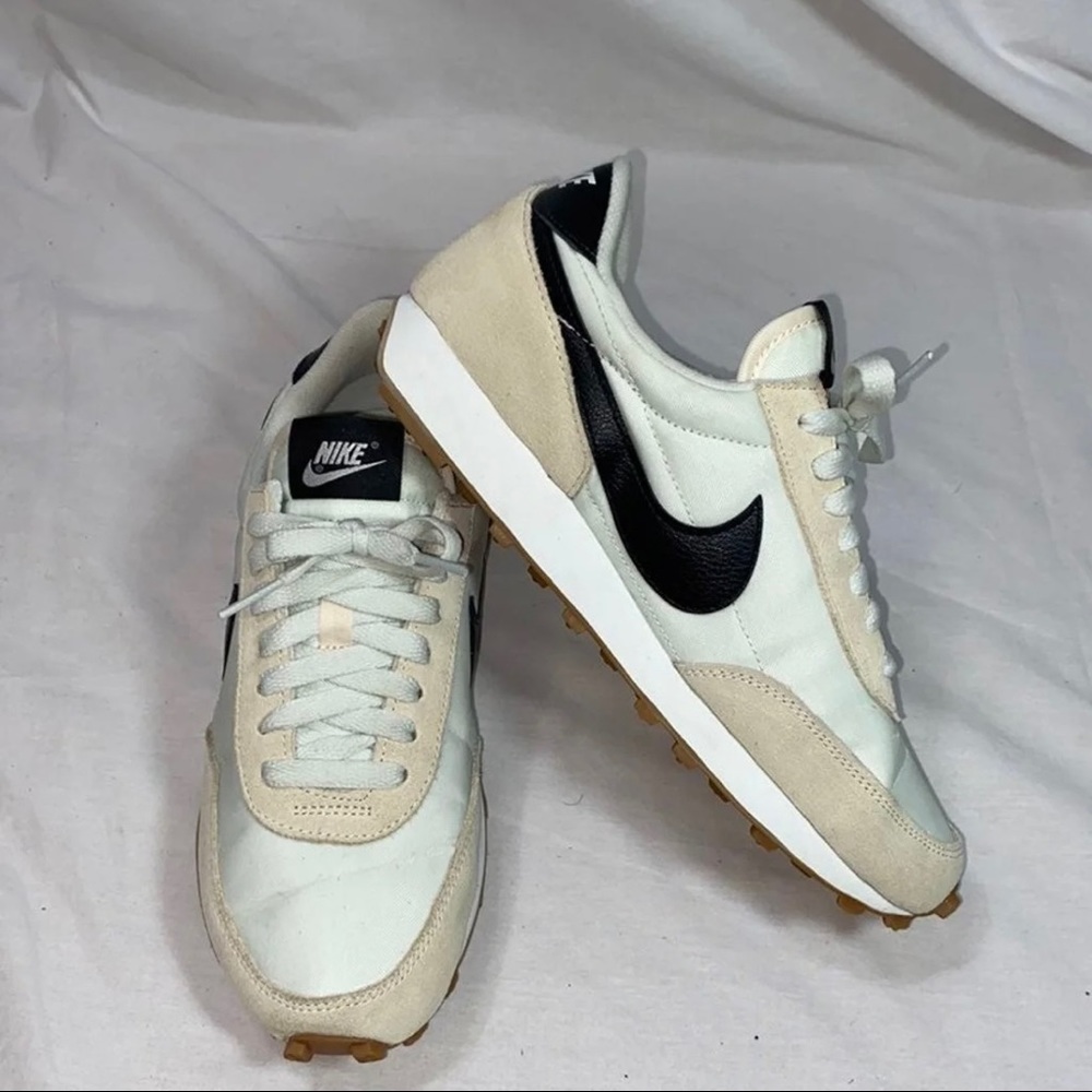 Nike Daybreak - Pale Ivory/Black/Spruce Aura -W7.5